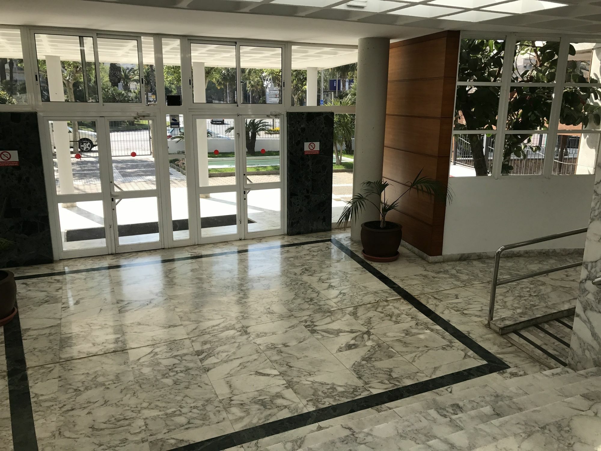 Costa Dorada Apartments Σαλού Εξωτερικό φωτογραφία